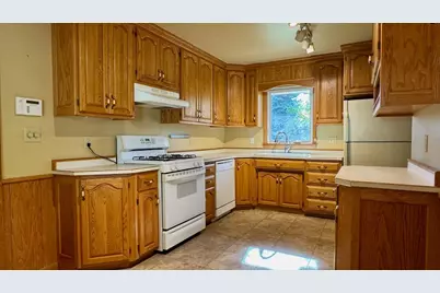 1203 24th Avenue S, Moorhead, MN 56560 - Photo 8