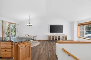 911 Cobblestone Ln, Belle Plaine, MN 56011 - Photo 8
