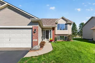 911 Cobblestone Ln, Belle Plaine, MN 56011 - Photo 1
