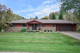2197 Clinton Dr, Winona, MN 55987 - Photo 1