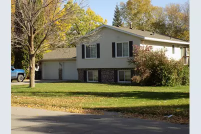 301 23rd Street SE, Willmar, MN 56201 - Photo 2