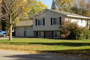 301 23rd St SE, Willmar, MN 56201 - Photo 2