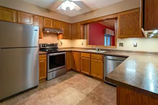 1613 Canary Dr, Albert Lea, MN 56007 - Photo 2