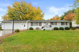 402 4th St NE, Hayfield, MN 55940 - Photo 1