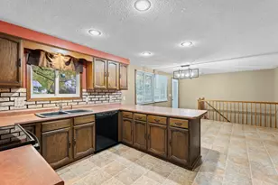 402 4th St NE, Hayfield, MN 55940 - Photo 4