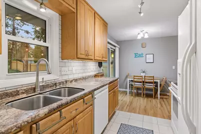 1917 Hillsboro Avenue N, Golden Valley, MN 55427 - Photo 10