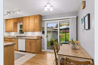 1917 Hillsboro Avenue N, Golden Valley, MN 55427 - Photo 14