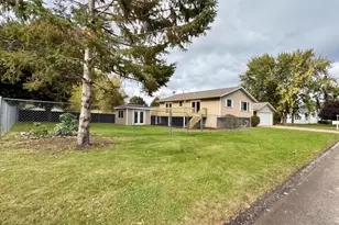 906 Pierce Ave, Wabasha, MN 55981 - Photo 1