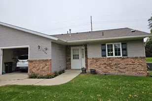 2704 9th St SW, Willmar, MN 56201 - Photo 2
