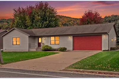 913 Jonathan Lane, La Crescent, MN 55947 - Photo 1