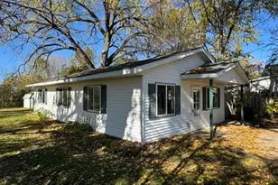 201 SW Thompson St, Verndale, MN 56481 - Photo 2