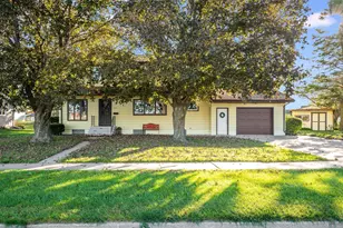 1021 Highland Ave, Fairmont, MN 56031 - Photo 1