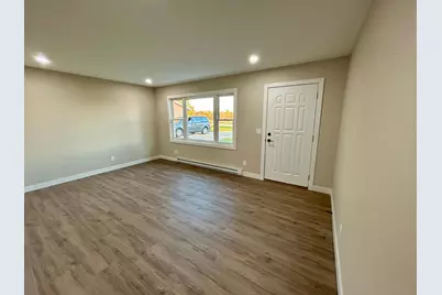 611 Evergreen Street, Thief River Falls, MN 56701 - Photo 8