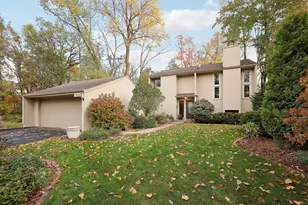 1880 Black Oaks Ln N, Plymouth, MN 55447 - Photo 2