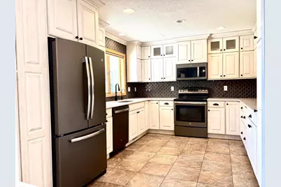 607 Deschepper Street, Marshall, MN 56258 - Photo 10