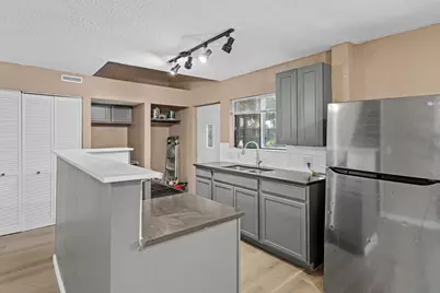 87 Cook Avenue W, Saint Paul, MN 55117 - Photo 2