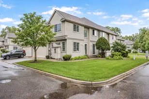 1056 Lovell Ave W, Roseville, MN 55113 - Photo 2