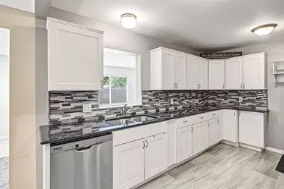 410 Thompson Avenue E, West Saint Paul, MN 55118 - Photo 10