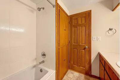 615 Elm Street NE, Hutchinson, MN 55350 - Photo 14