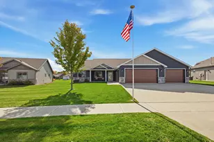 1636 Hurst Castle Rd, Saint Cloud, MN 56303 - Photo 2