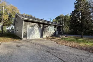 502 N 10th St, Montevideo, MN 56265 - Photo 2