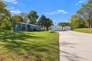 110 Pine St NW, New London, MN 56273 - Photo 38