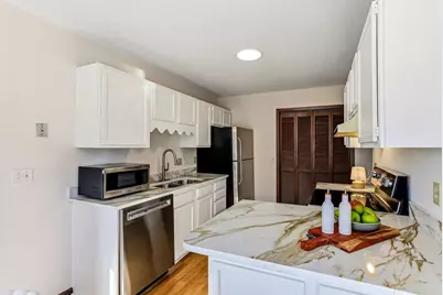 6750 Gretchen Court N, Oakdale, MN 55128 - Photo 8