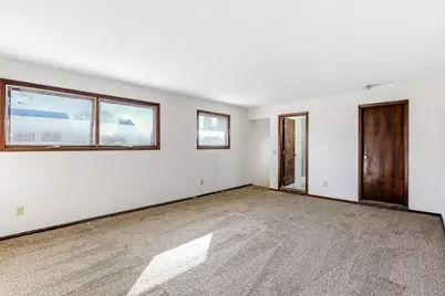 6750 Gretchen Court N, Oakdale, MN 55128 - Photo 18