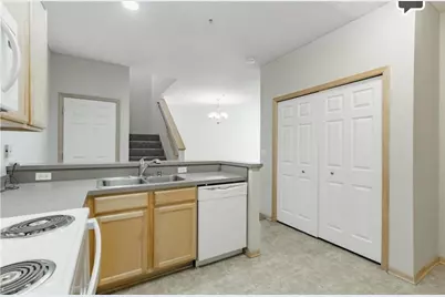3033 Chamberlin Street N #7, Maplewood, MN 55109 - Photo 10