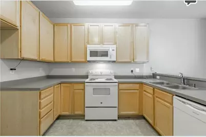 3033 Chamberlin Street N #7, Maplewood, MN 55109 - Photo 8