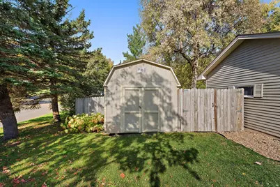 11209 Carver Court, Burnsville, MN 55337 - Photo 12