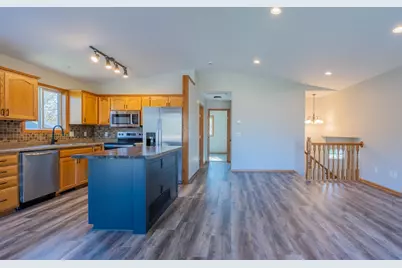 915 8th Avenue NW, Hutchinson, MN 55350 - Photo 2