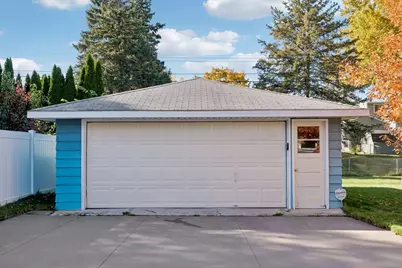 5637 Rhode Island Avenue N, Crystal, MN 55428 - Photo 32