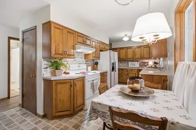 80 10th Street SE, Wells, MN 56097 - Photo 2