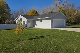 409 S 19th St, Montevideo, MN 56265 - Photo 1