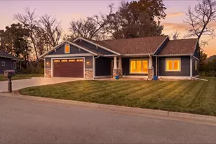 860 Bridle Ln, La Crescent, MN 55947 - Photo 1
