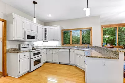 2413 Bridle Creek Trail, Chanhassen, MN 55317 - Photo 8