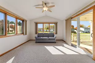 235 3rd Ave SE, Plainview, MN 55964 - Photo 6