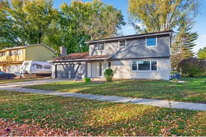 1819 Wilshire Drive NE, Rochester, MN 55906 - Photo 4
