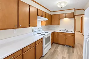 137 5th St N, Bayport, MN 55003 - Photo 2