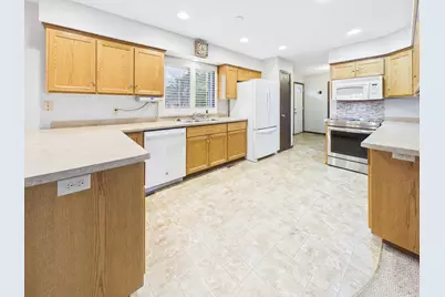 128 E 5th Street N, Melrose, MN 56352 - Photo 2