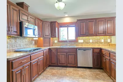 105 Taylor Circle, Le Sueur, MN 56058 - Photo 8