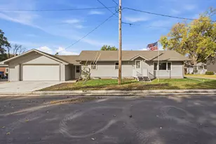 117 3rd St N, Kandiyohi, MN 56251 - Photo 2