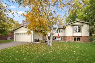 555 S Oak Dr, Vadnais Heights, MN 55127 - Photo 1