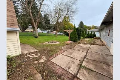 409 Lynwood Drive, Albert Lea, MN 56007 - Photo 4