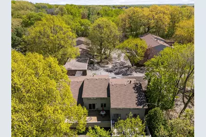 10203 Scarborough Road, Bloomington, MN 55437 - Photo 38