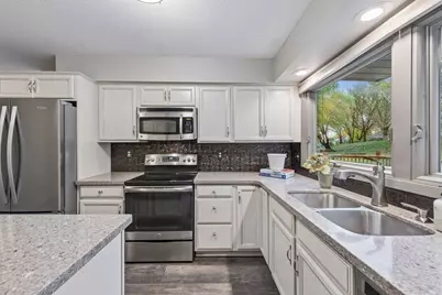 9924 Little Circle, Bloomington, MN 55437 - Photo 8