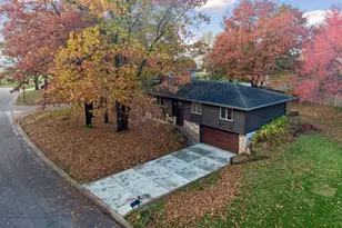 16640 N Hillcrest Ct, Eden Prairie, MN 55346 - Photo 1