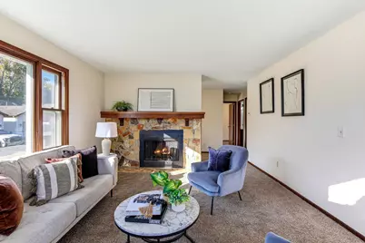 6750 Gretchen Court N, Oakdale, MN 55128 - Photo 4