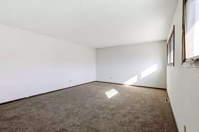 6750 Gretchen Court N, Oakdale, MN 55128 - Photo 16